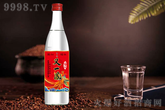 ���l�F�þơ���һ�P�ƣ�һƿ�������ںȵ÷��ĵĿڼZ�ƣ�