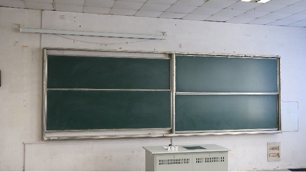 學校教學黑板維修方面事情-優雅樂