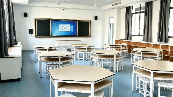 墻體評估不到位，書寫板安裝隱患不容忽視