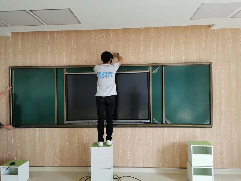 教室的黑板能做多寬