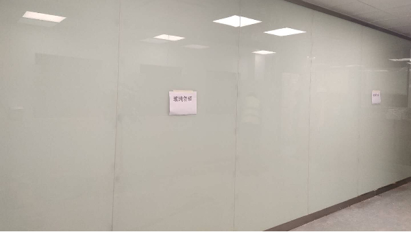 超白烤漆玻璃,會議室烤漆玻璃定制可以讓人眼前一亮-優雅樂