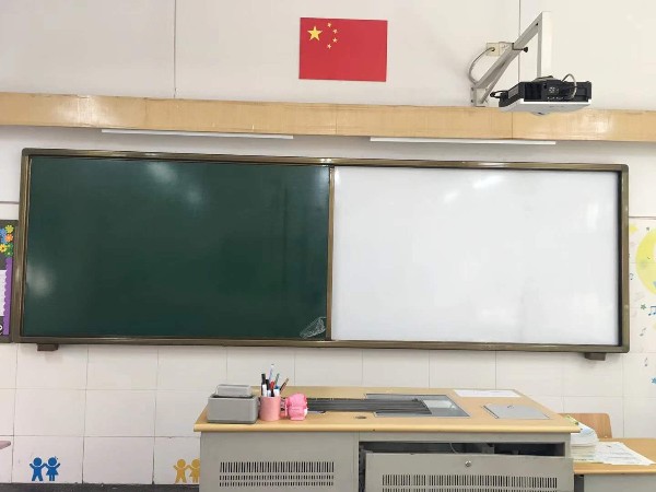 新吳區(qū)國際學(xué)校將教學(xué)黑板更換交給無錫優(yōu)雅樂完成